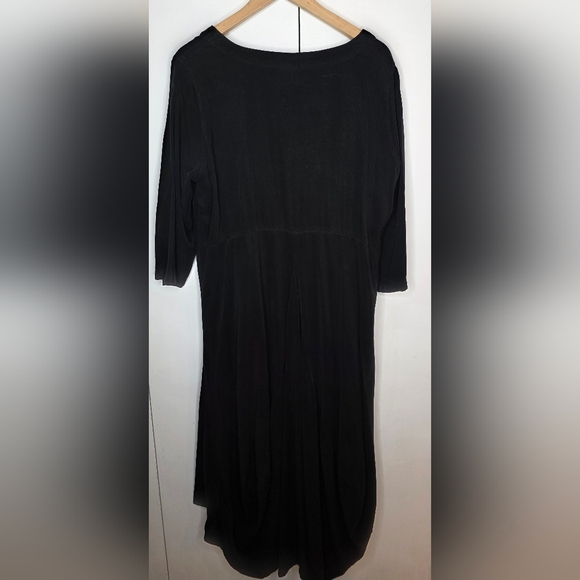 Black, rayon blend long dress. Lg pockets, loose fit, XL. Flattering fit - Picture 2 of 8